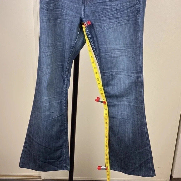 Dark wash medium rise whiskered Blue flared leg pullon jeans size 8 - Picture 13 of 15